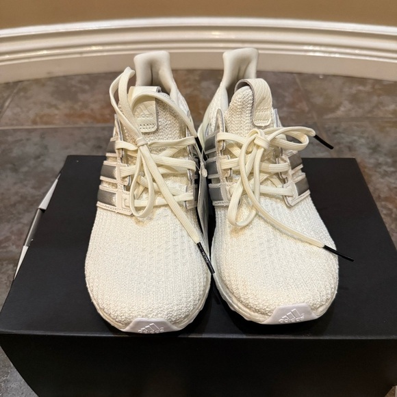 Women's Adidas Ultra Boost 4.0 Game Of Thrones Targaryen size 8 limited ed



﻿ - Picture 2 of 15